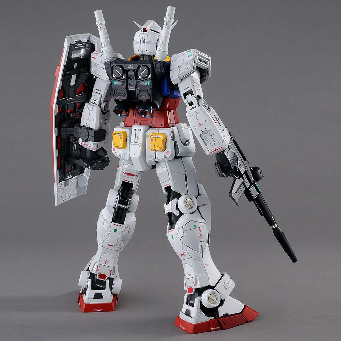 Bandai Hobby PG Unleashed 1/60 Mobile Suit Gundam RX-78-2 Gundam Plastic Model Kit (white)