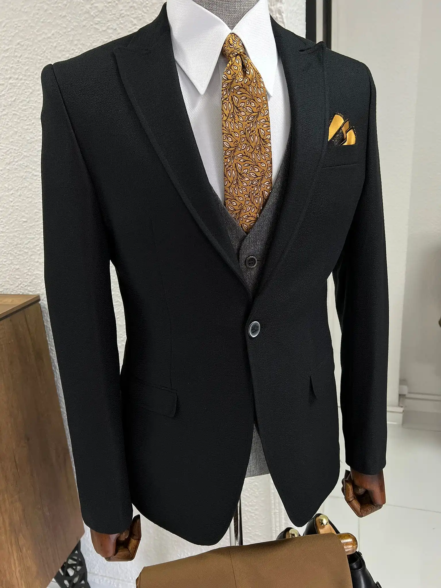 Slim Fit Pointed Collar Black Vest Sut and a combination Men’s Suit