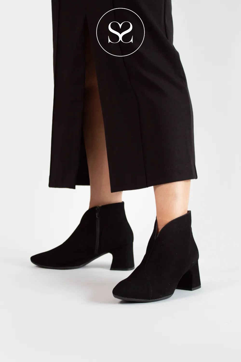 WONDERS I-9013 BLACK SUEDE BLOCK HEEL ANKLE BOOTS